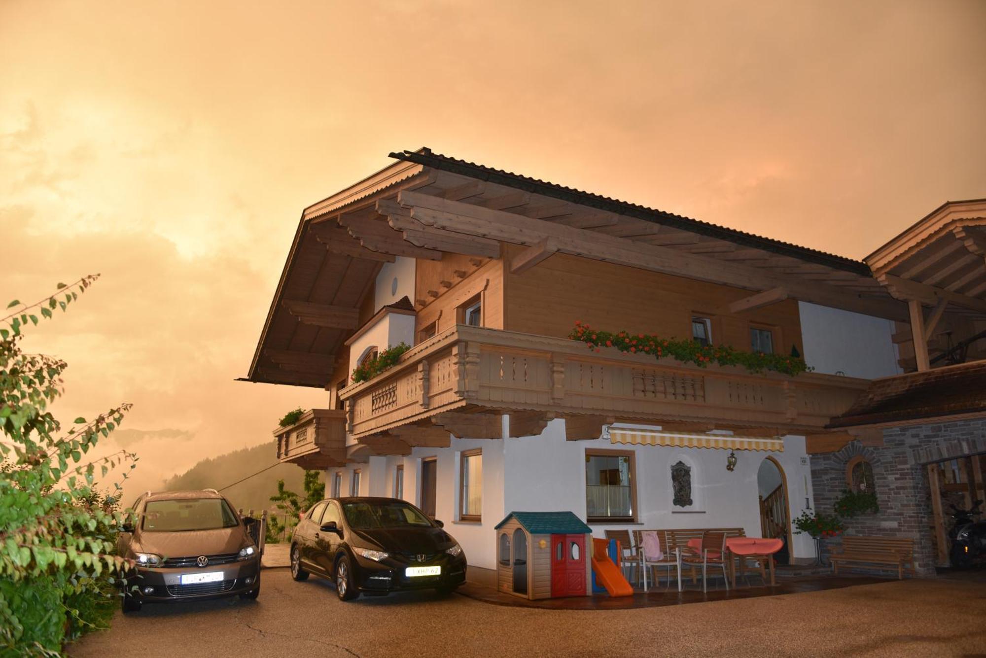 Ferienwohnung Ausblick Zillertal Hainzenberg Ngoại thất bức ảnh
