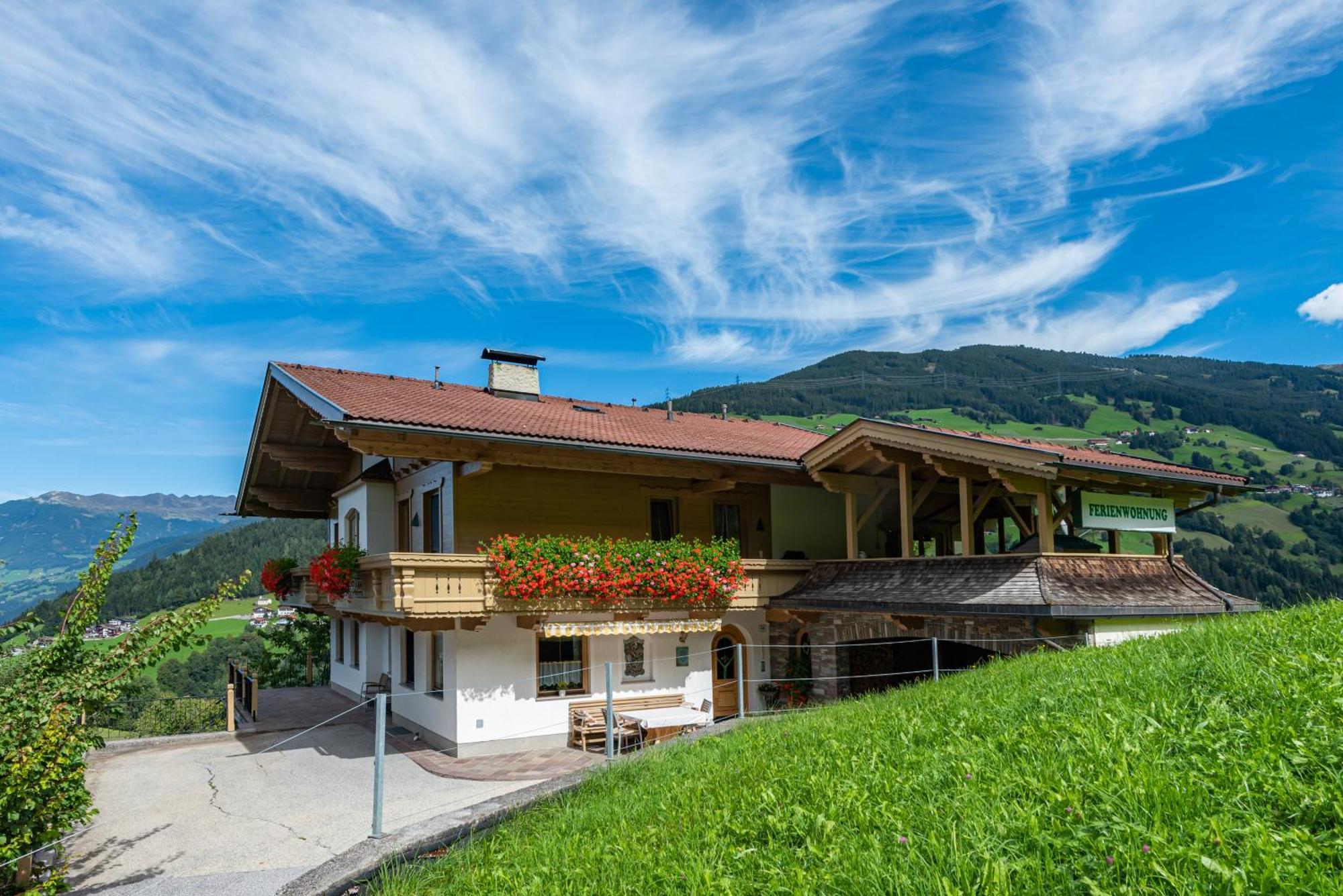 Ferienwohnung Ausblick Zillertal Hainzenberg Ngoại thất bức ảnh